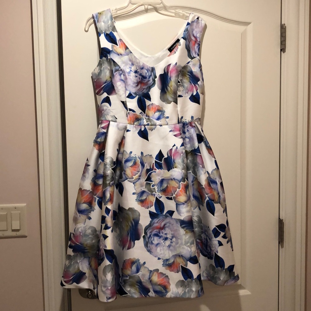 Floral print dress with swing skirt